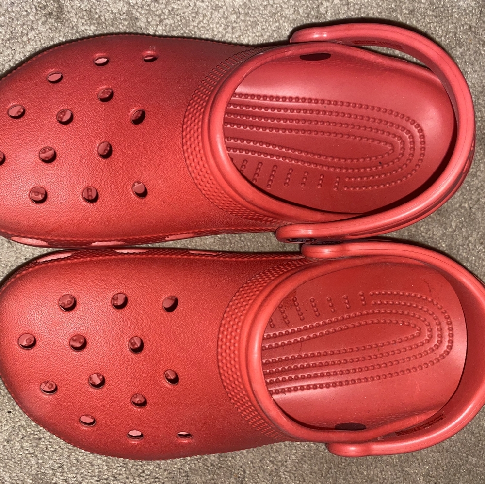 CROCS W8 M6 Vibrant Red Sandals